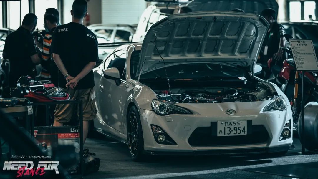 车慧互动和易车关系_迈坤赛车_迈凯伦的赛车文化与全球车迷的互动